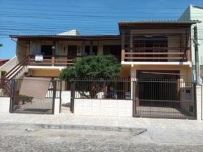 Alugo quarto, próximo à praia